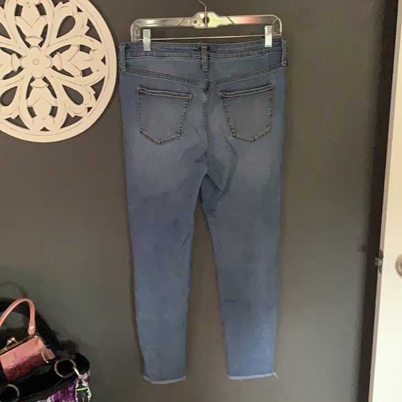 Universal threads distressed jeans size 10 - Picture 2 of 5